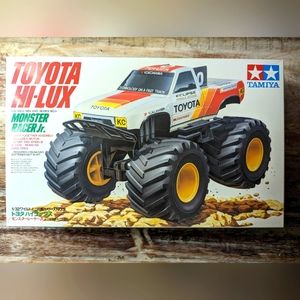 Tamiya Toyota HiLux Mini 4WD Kit